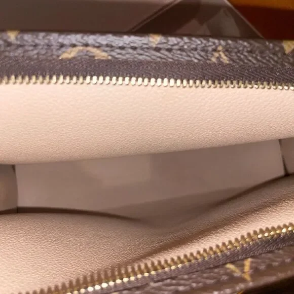 Louis Vuitton Toiletry 26 Bag - Picture 2 of 5